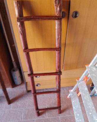 scaletta di legno a pioli 