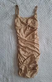 Vestito aderente arricciato