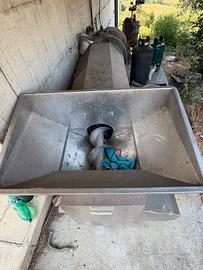 Pigiatrice per uva in acciaio