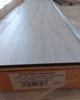 Pavimento laminato "Kronotex pino Nevada"