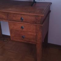Scrivania in legno
