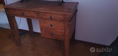 Scrivania in legno