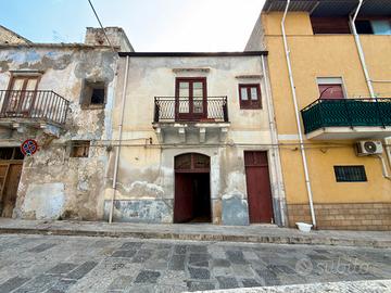 Casa indipendente a Partinico, Via Larga