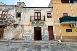 Casa indipendente a Partinico, Via Larga