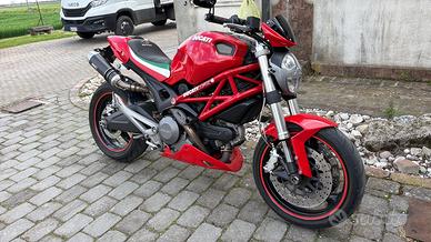 Ducati monster 696