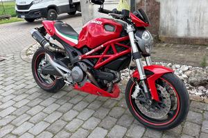 Ducati monster 696