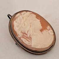 Spilla pendente con cammeo in argento