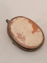 Spilla pendente con cammeo in argento