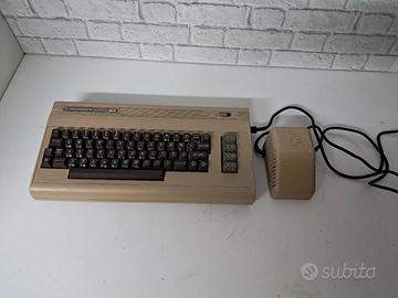 Commodore  64 con alimentatore 