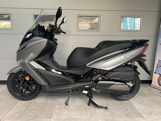 Moto Usate Scooter Usato 300 Euro Kymco 300 Vendita In Moto E Scooter