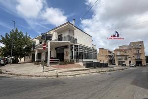 Attività / Licenza di 130 m² con 4 locali a Alcamo