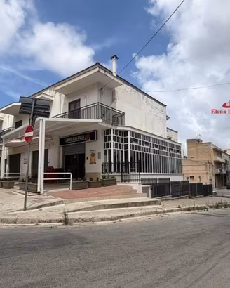 Attività / Licenza di 130 m² con 4 locali a Alcamo