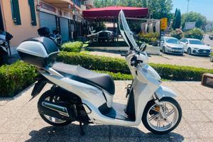 HONDA SH 300 i TUTTO INCLUSO ANCHE PASSAGGIO! MI