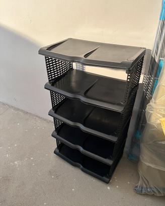 Scaffali di plastica
