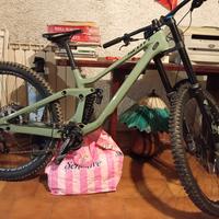 bici DH Downhill 