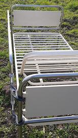 Letto ospedaliero con sponde