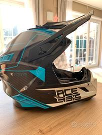 Casco Downhill in carbonio