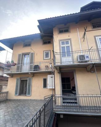 Immobile di 150 m² con più di 5 locali a Carmagnol