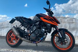 Ktm super duke 1290 r orange 9150 km