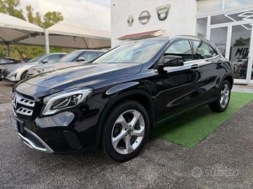 MERCEDES-BENZ GLA 200 d Automatic Premium