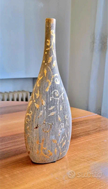 Vaso artistico con decoro floreale oro