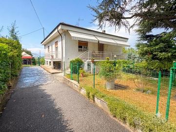 VILLA SINGOLA A GASSINO TORINESE