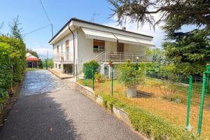 VILLA SINGOLA A GASSINO TORINESE