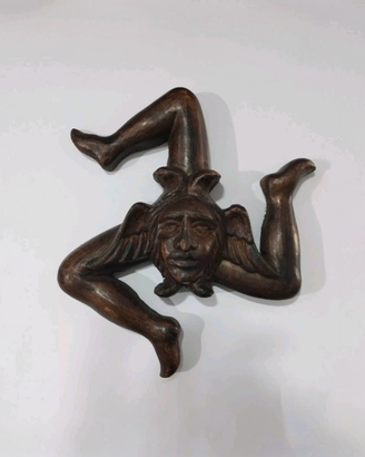 Trinacria in legno scuro NUOVA (20 cm) . Unico blo