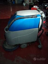 Macchina lavapavimenti professionale