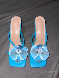 Sandalo con tacco blu