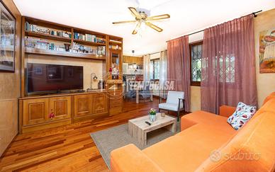 Splendido trilocale con doppi servizi e terrazzino