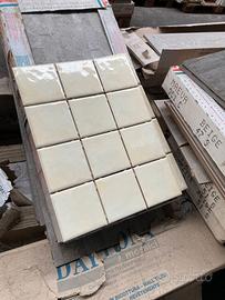 Piastrella su rete lucida 10x10 (foglio da 40x30)