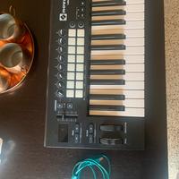 Tastiera midi novation launchkey 25