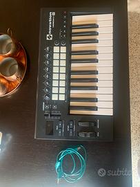 Tastiera midi novation launchkey 25