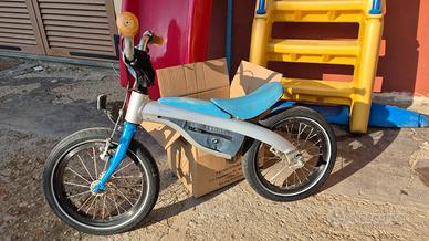bicicletta bimbo con e senza pedali desainer BMW