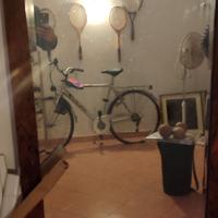 Specchio con cornice in legno