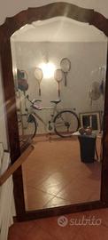 Specchio con cornice in legno