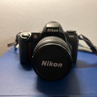 Nikon F65 con obiettivo 28-80