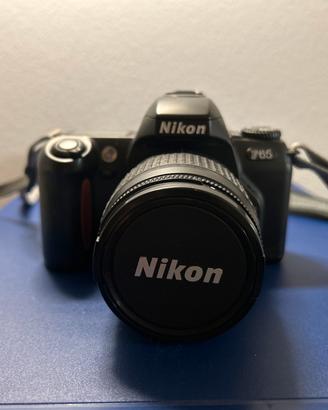 Nikon F65 con obiettivo 28-80