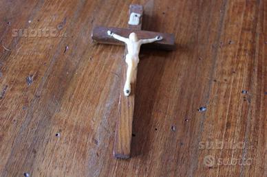 Crocifisso su legno 15.5x7.5 cm