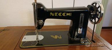 Macchina da cucire Necchi primi 900
