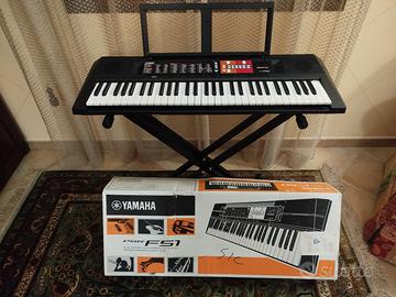 Tastiera Yamaha PSR F 51 con supporto a doppio tel