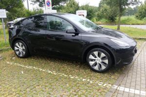 Tesla model Y RWD