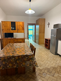 Monovano arredato in villa