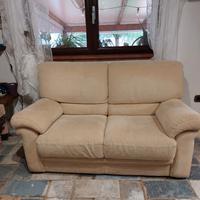 Coppia divani a due e tre posti.No letto
