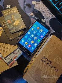Samsung Galaxy S5 con scatola