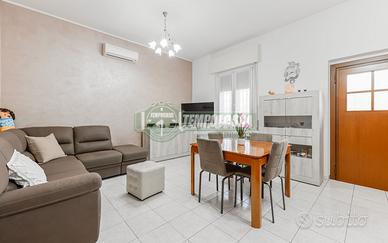 VILLA BIFAMILIARE IN CENTRO RODANO