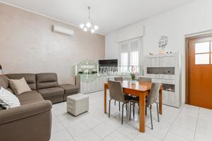 VILLA BIFAMILIARE IN CENTRO RODANO