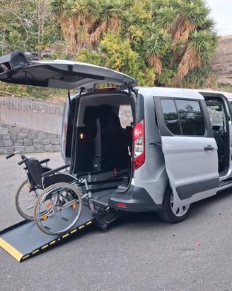 Ford Tourneo Connect Pianale ribassato con rampa d