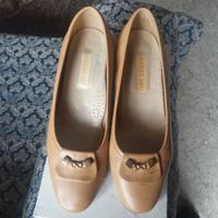 Scarpe in pelle beige da donna